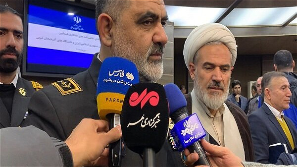 مردم با حفظ وحدت پاسخ دندان شکن به دشمن دادند