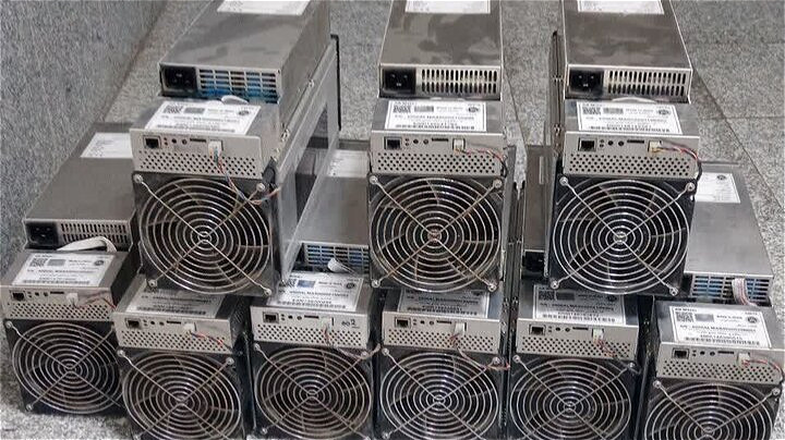  ۱۳ دستگاه ماینر قاچاق در میاندوآب کشف شد
